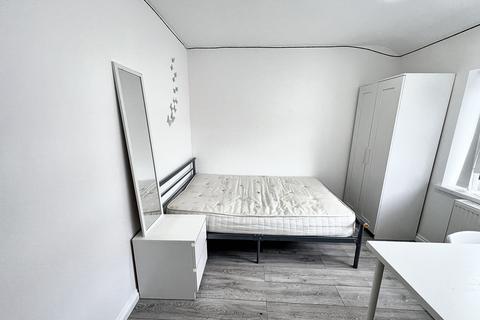 1 bedroom in a house share to rent, Strathmore Avenue, Coventry, CV1