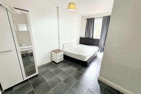 undefined, Room 2, Strathmore Avenue