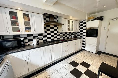 undefined, Room 2, Strathmore Avenue