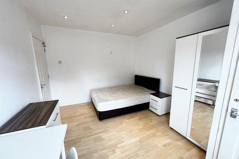 undefined, Room 4, Strathmore Avenue