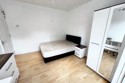 undefined, Room 4, Strathmore Avenue