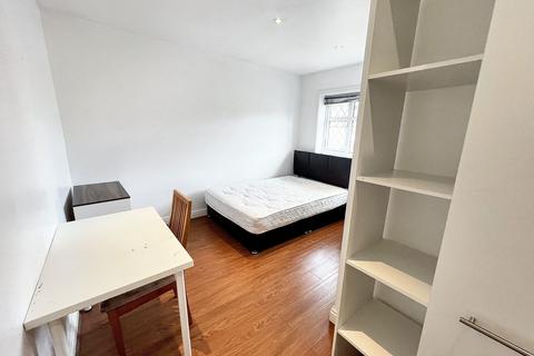 undefined, Room 6, Strathmore Avenue