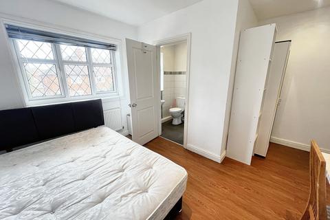 undefined, Room 6, Strathmore Avenue