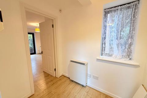 1 bedroom flat to rent, Robina Close, Northwood HA6