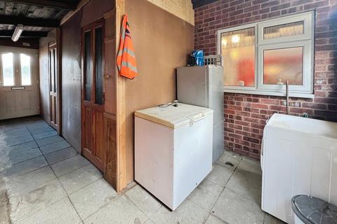 11 Arnold Avenue, Gonerby Hill Foot, Grantham, NG31 8HN