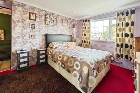 11 Arnold Avenue, Gonerby Hill Foot, Grantham, NG31 8HN