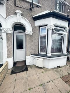 Fanshawe Avenue, Barking IG11