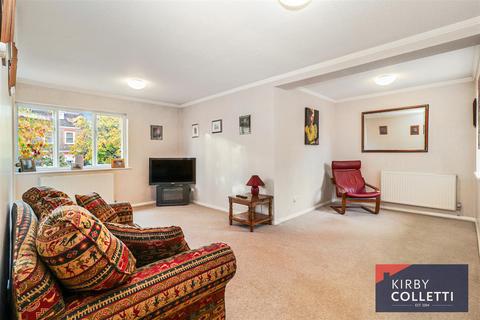2 bedroom flat for sale, Yewlands, Hoddesdon