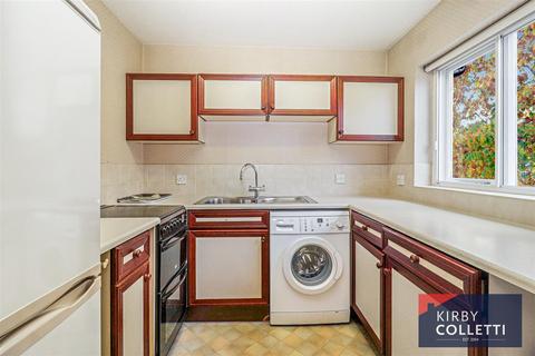 2 bedroom flat for sale, Yewlands, Hoddesdon