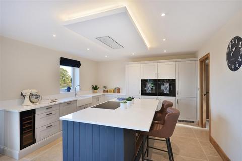 4 bedroom detached house for sale, Exchequer Gardens, Thruxton