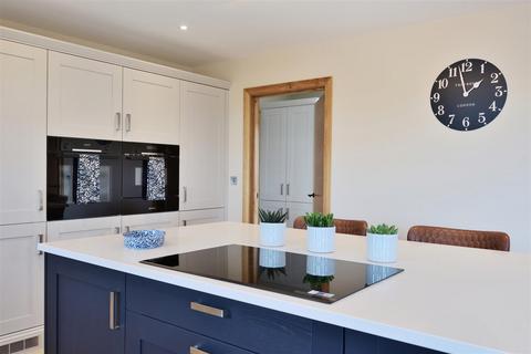 4 bedroom detached house for sale, Exchequer Gardens, Thruxton