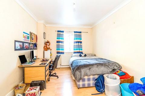 6 bedroom house to rent, Blenheim Gardens, Hampshire SO17