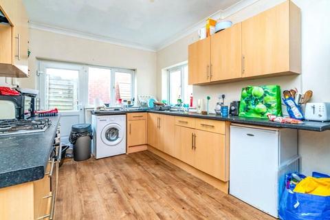6 bedroom house to rent, Ripstone Gardens, Hampshire SO17