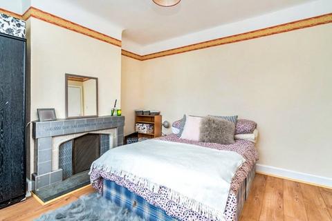 6 bedroom semi-detached house to rent, Merton Road, Hampshire SO17