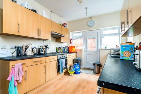 6 bedroom semi-detached house to rent, Merton Road, Hampshire SO17