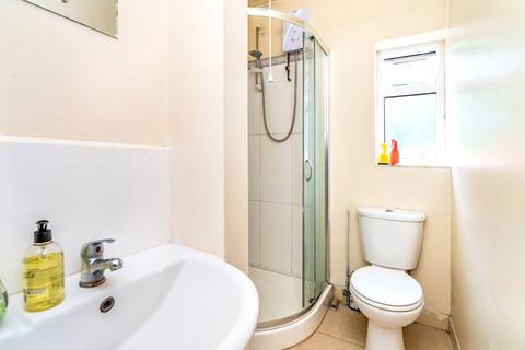 6 bedroom semi-detached house to rent, Merton Road, Hampshire SO17
