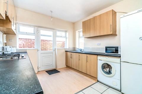 6 bedroom house to rent, Kitchener Road, Hampshire SO17