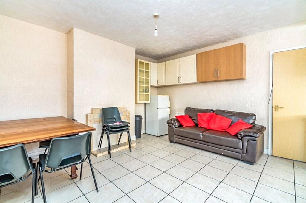 Kitchener Road, Hampshire SO17 - View 2