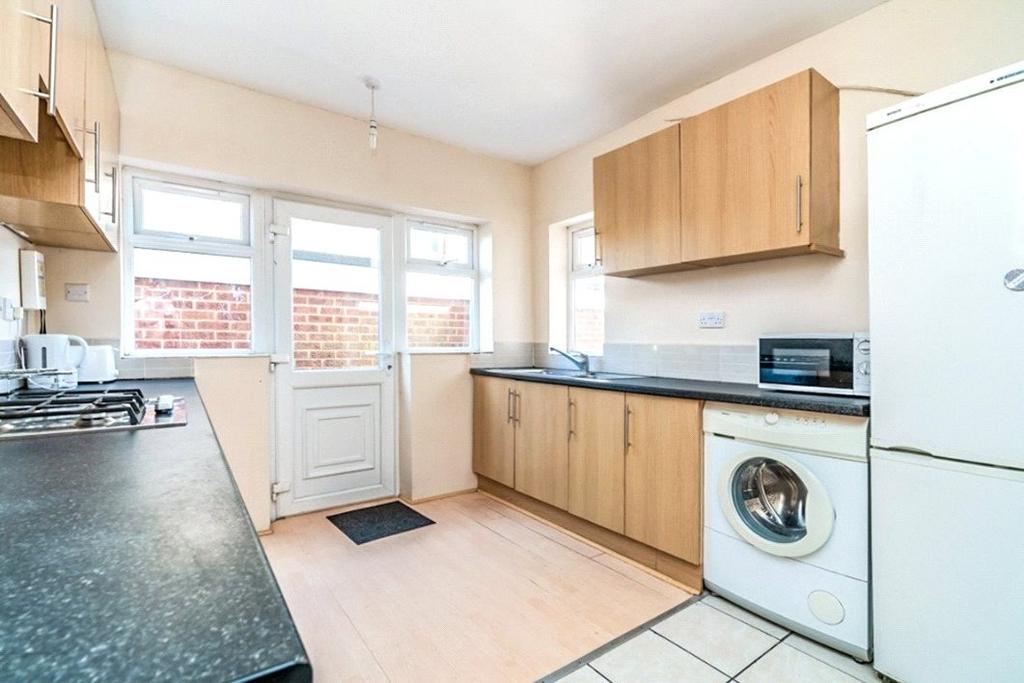 Kitchener Road, Hampshire SO17 - View 3