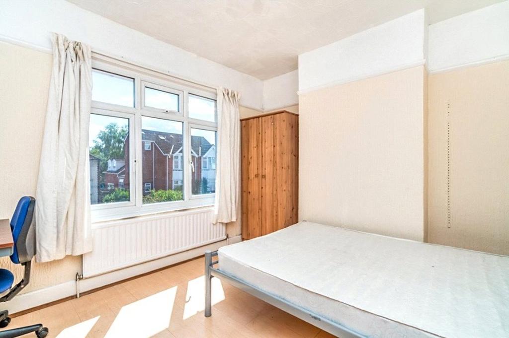 Kitchener Road, Hampshire SO17 - View 5