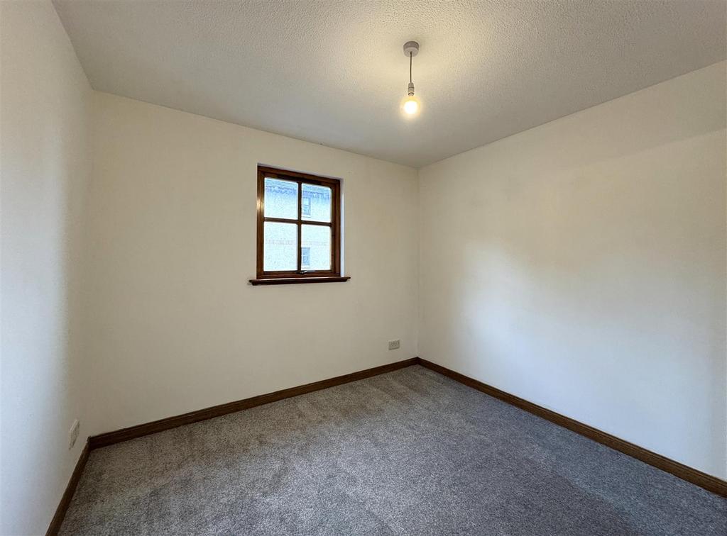Bedroom 1.jpg