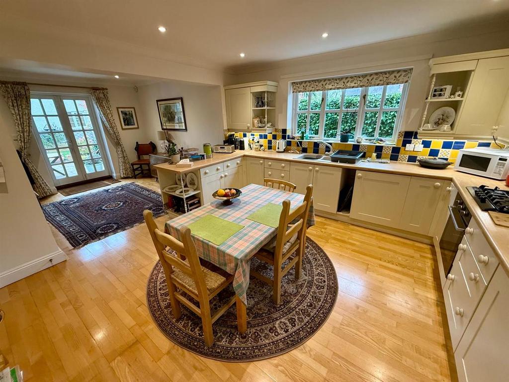 Kitchen/Breakfast Room