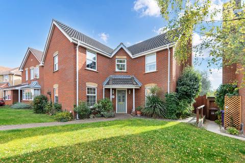 4 bedroom detached house for sale, Fieldfare Way, Royston SG8