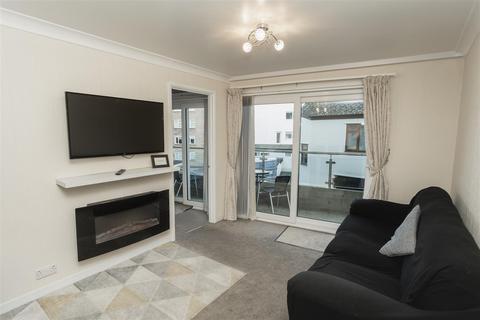 2 bedroom apartment to rent, Clarence Street, Dartmouth