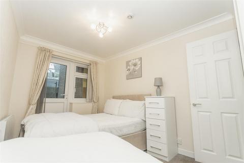 2 bedroom apartment to rent, Clarence Street, Dartmouth