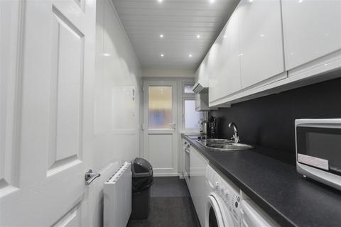2 bedroom apartment to rent, Clarence Street, Dartmouth