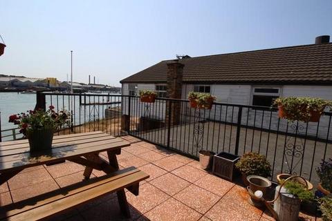 3 bedroom apartment for sale, 46b Medina Road, Cowes PO31