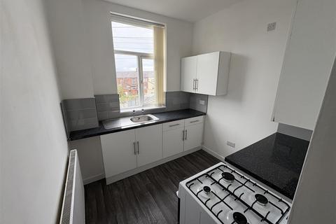 2 bedroom flat to rent, Edge Lane, Droylsden