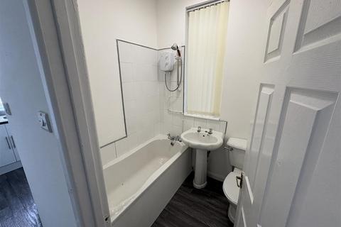 2 bedroom flat to rent, Edge Lane, Droylsden