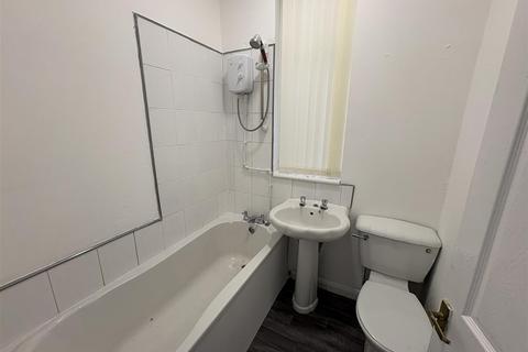 2 bedroom flat to rent, Edge Lane, Droylsden