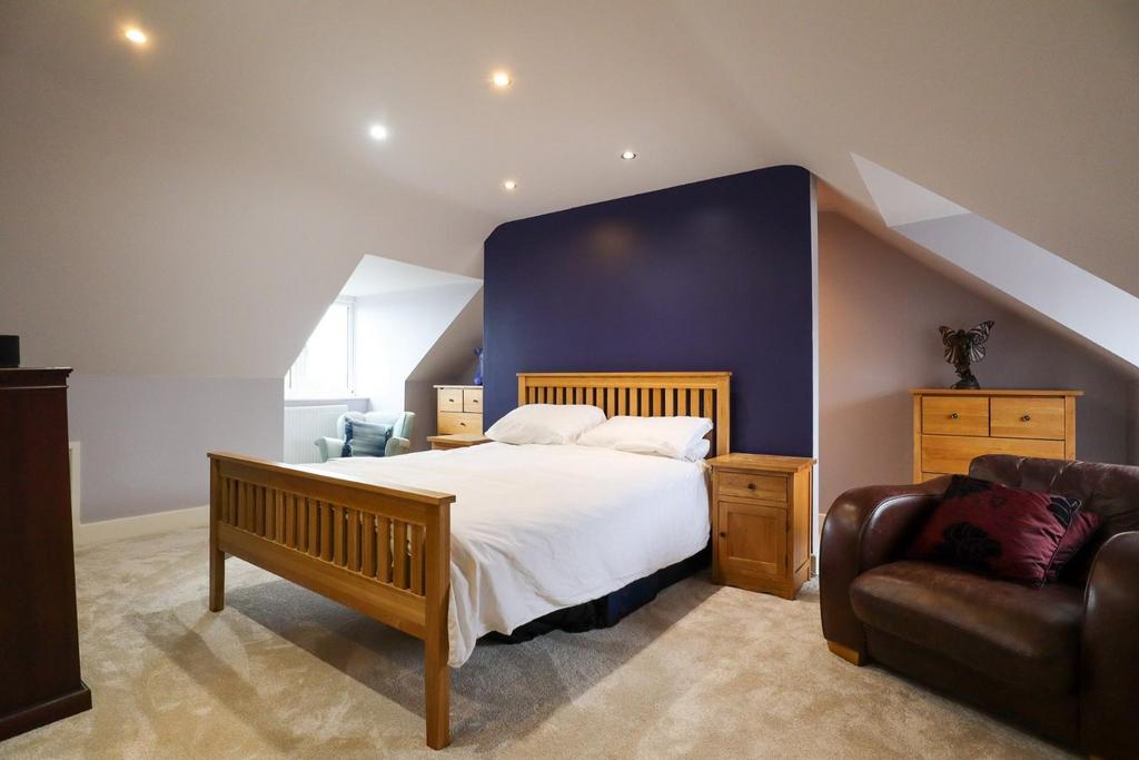 Bedroom 1.jpg