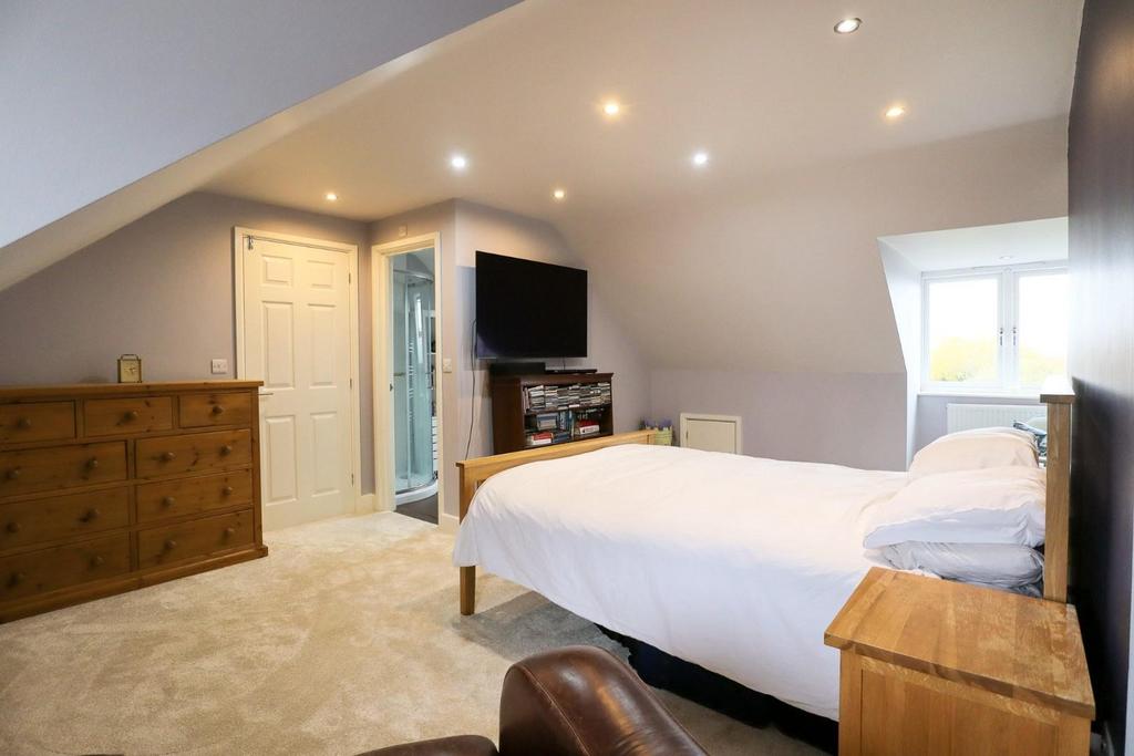 Bedroom 1 (2).jpg