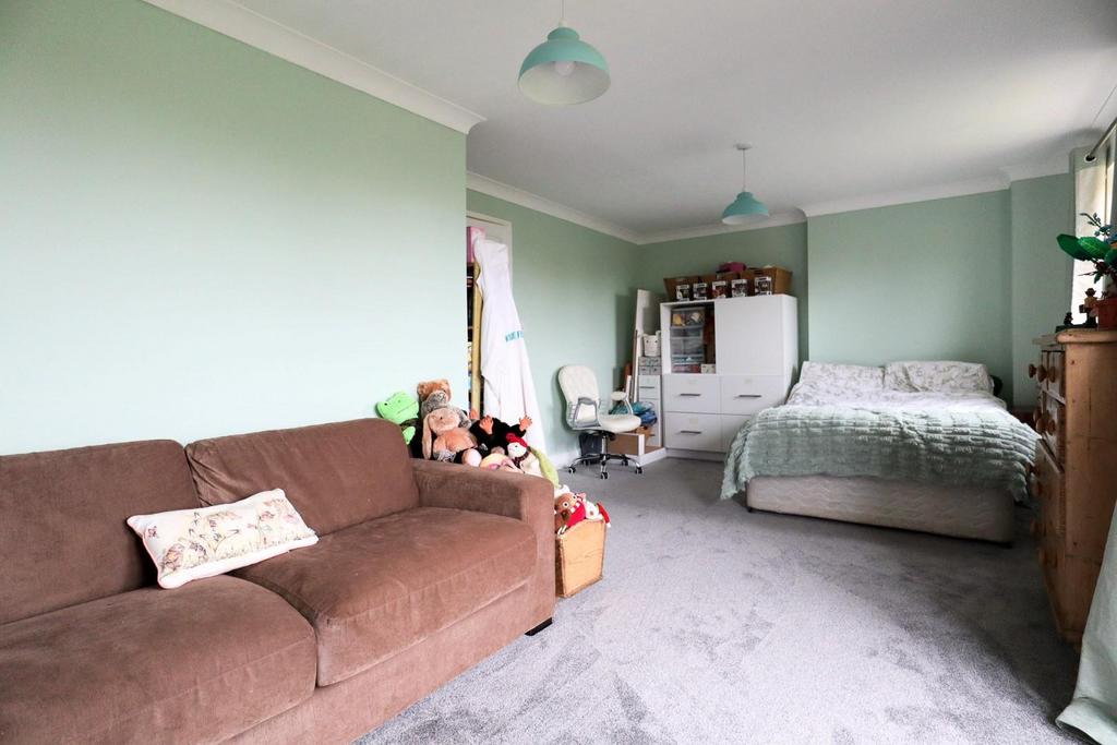Bedroom 2 (2).jpg