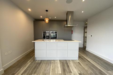 2 bedroom flat to rent, Fulham Road, London