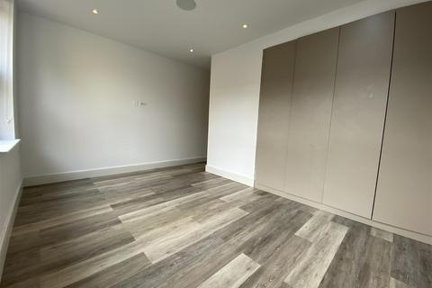 2 bedroom flat to rent, Fulham Road, London