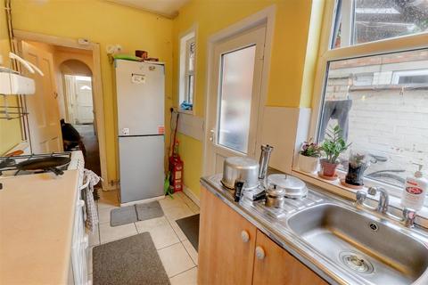 2 bedroom terraced house to rent, Dunton Street, Leicester LE3