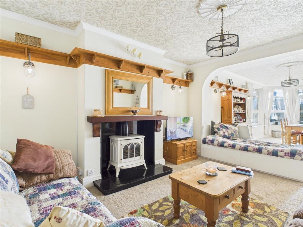 Sitting room/ dining area