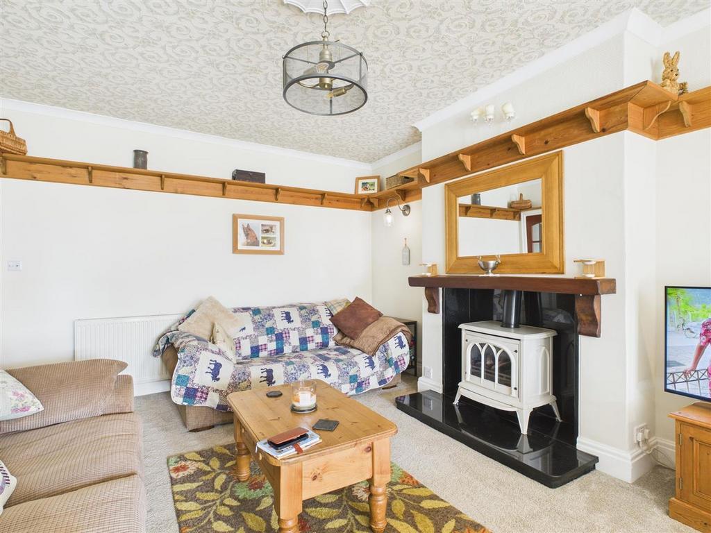 Sitting room/ dining area