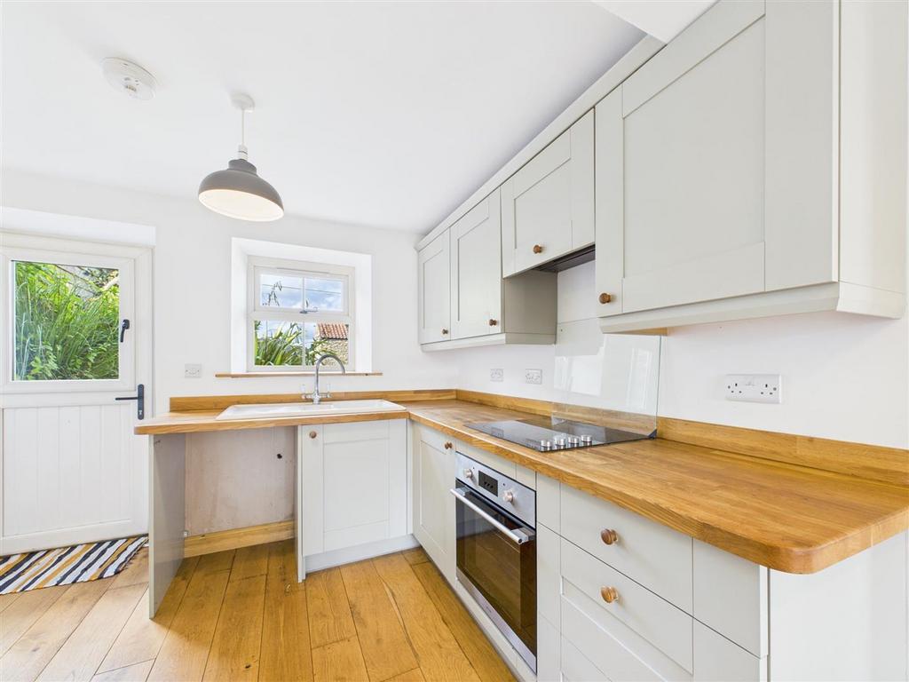 Open plan kitchen/living