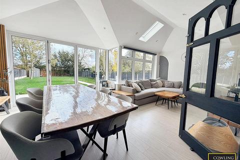 3 bedroom semi-detached house for sale, Fanton Walk, Wickford