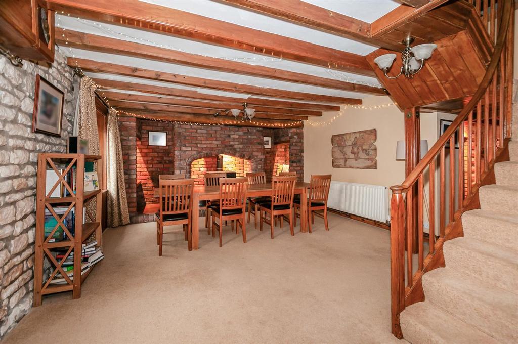 Lounge/dining room