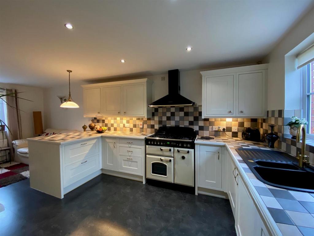 Kitchen Area.jpg