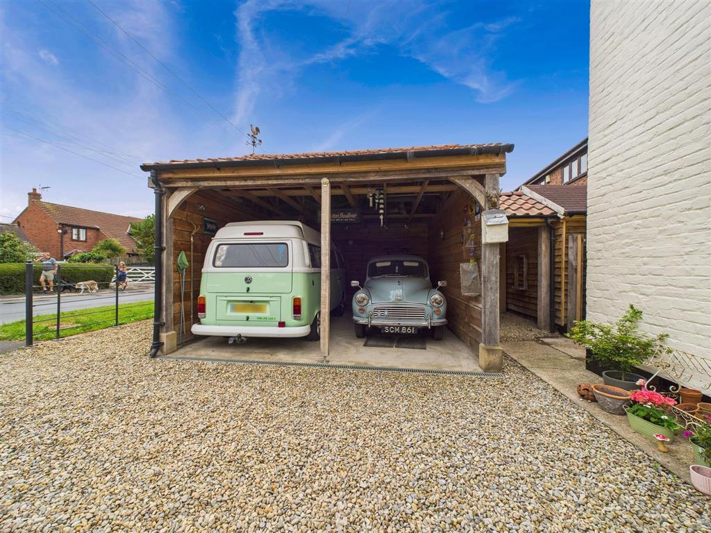 Open garage/ car port