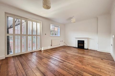 3 bedroom end of terrace house for sale, Stockbridge Road, Fleet