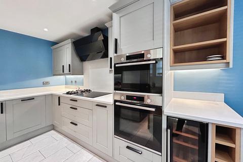 3 bedroom end of terrace house for sale, Stockbridge Road, Fleet