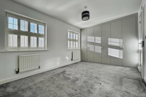 3 bedroom end of terrace house for sale, Stockbridge Road, Fleet